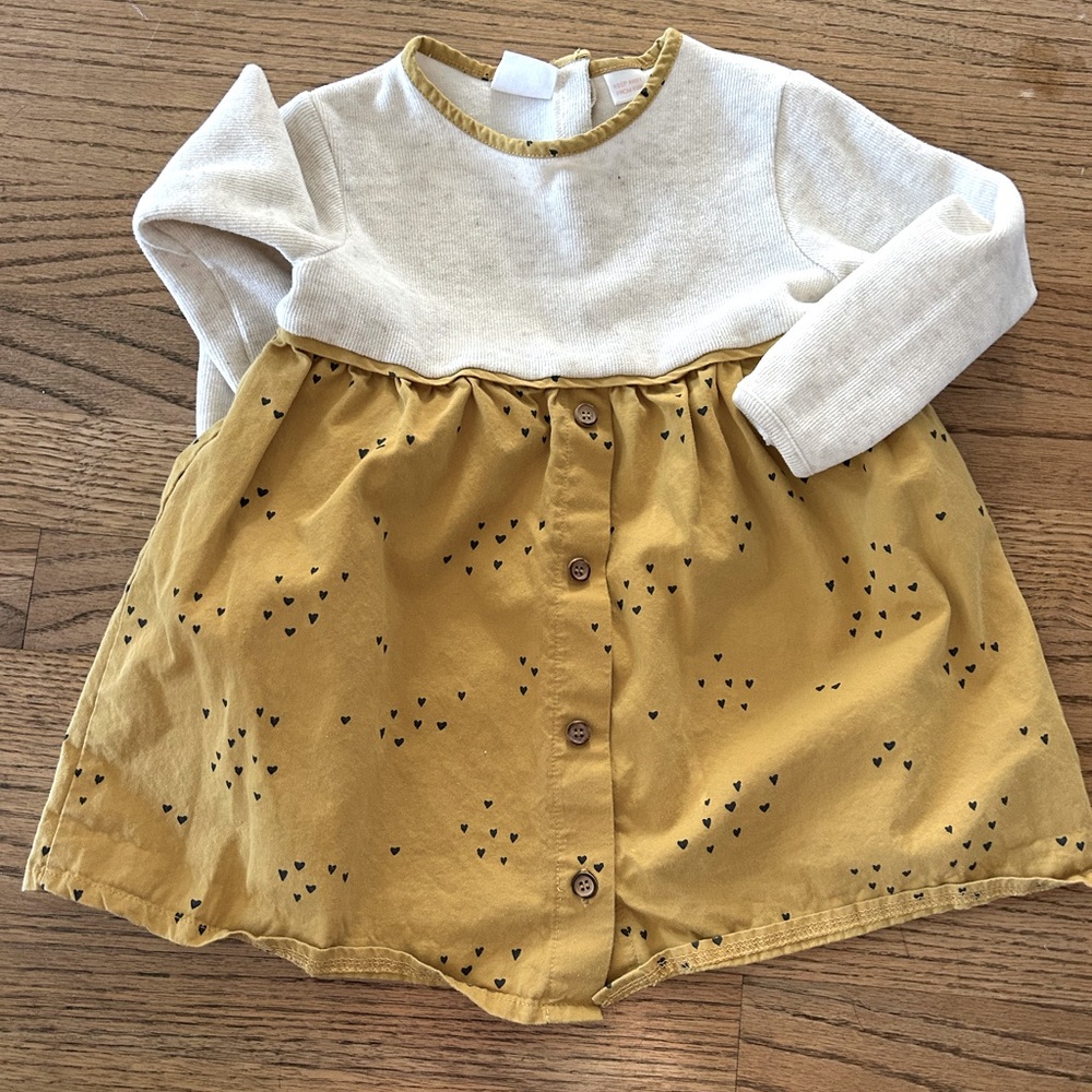 Zara girl dress, size 2-3 years, with cute heart pattern and wooden buttons